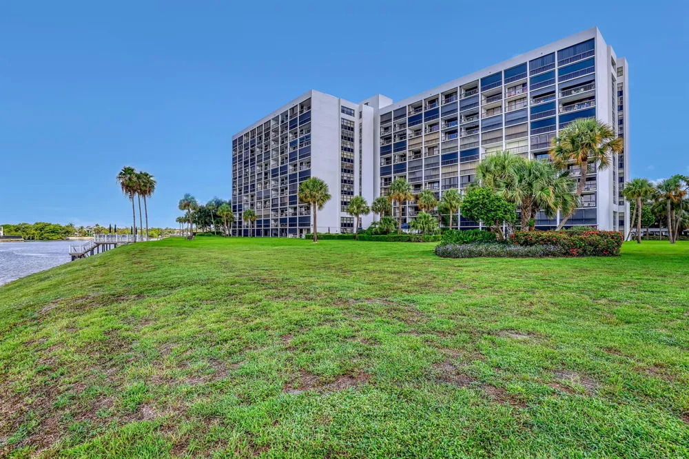 356 Golfview Road #403 North Palm Beach, FL 33408