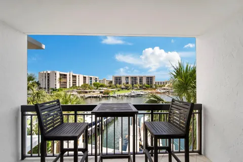2687 Ocean Boulevard #303