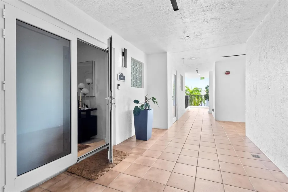 615 Bayshore Drive #301 Fort Lauderdale, FL 33304