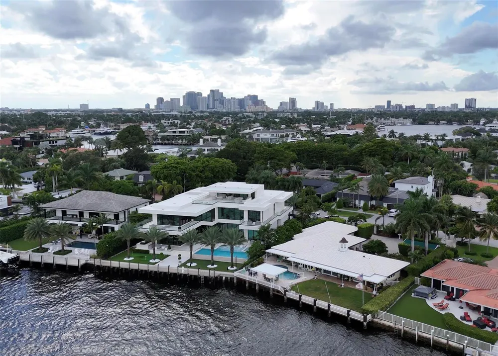 615 Bayshore Drive #301 Fort Lauderdale, FL 33304