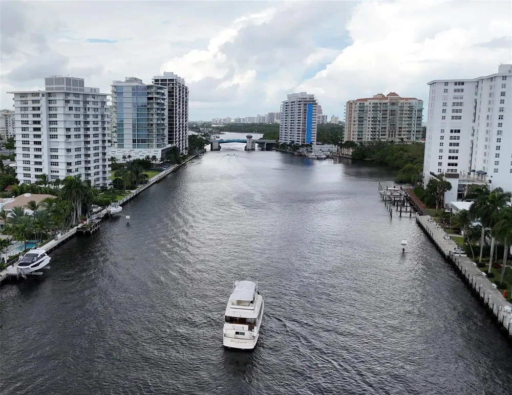 615 Bayshore Drive #301 Fort Lauderdale, FL 33304