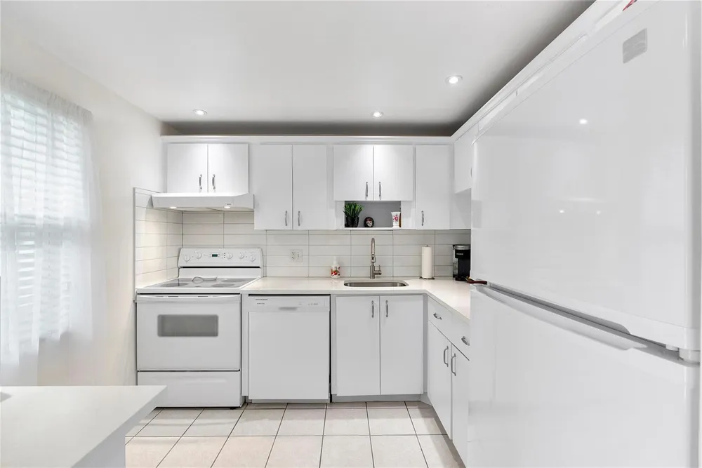 7807 Golf Circle Drive #211 Margate, FL 33063