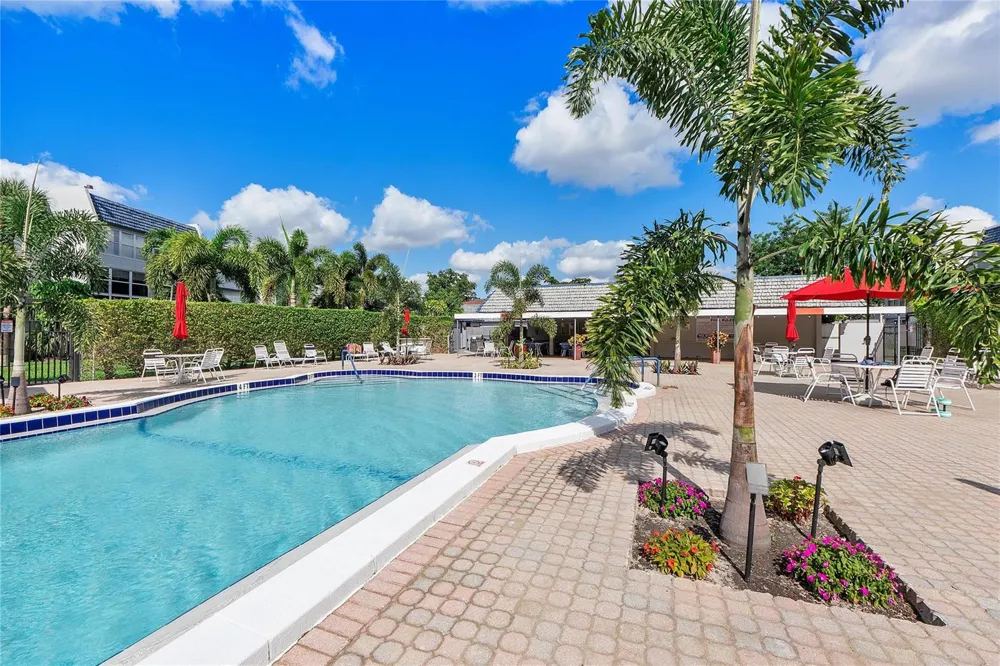 7807 Golf Circle Drive #211 Margate, FL 33063