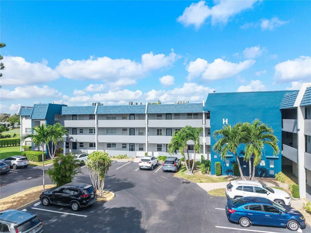 7807 Golf Circle Drive #211 Margate, FL 33063