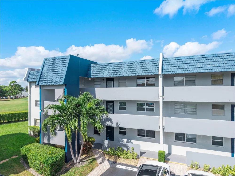 7807 Golf Circle Drive #211 Margate, FL 33063