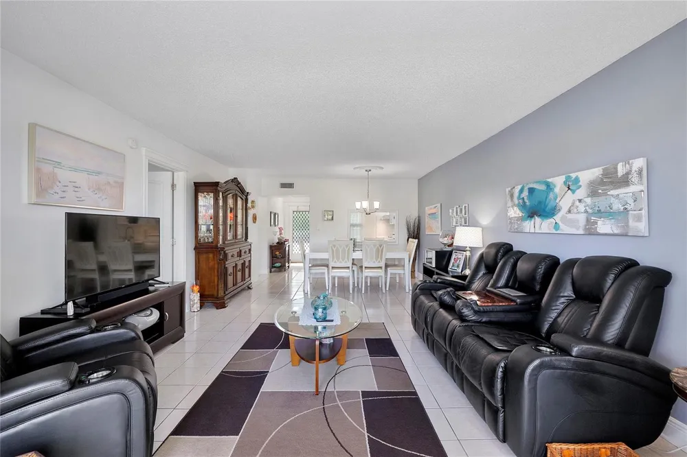 7807 Golf Circle Drive #211 Margate, FL 33063