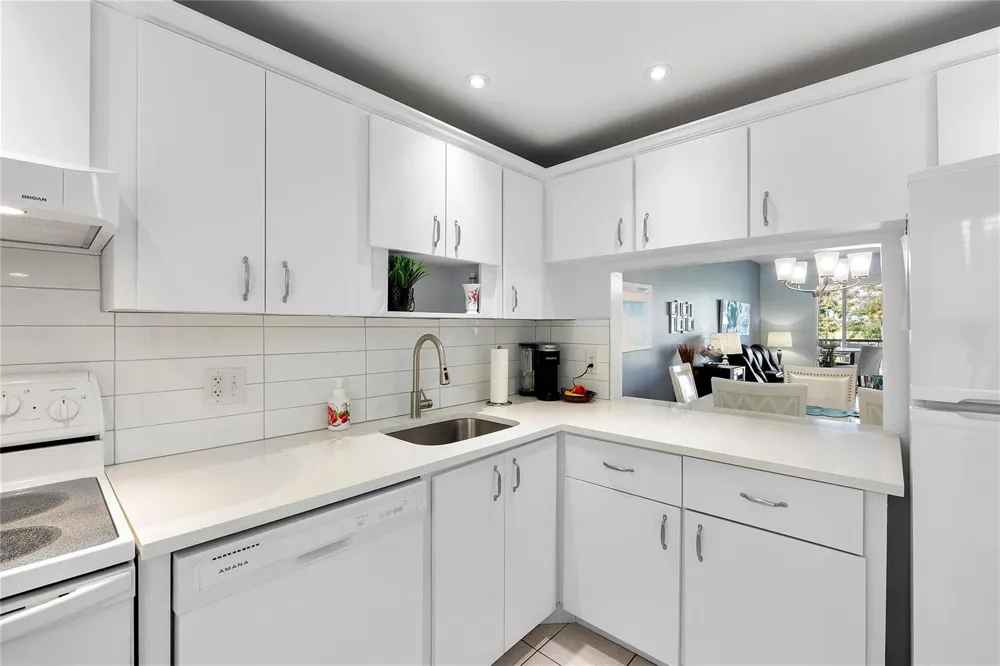 7807 Golf Circle Drive #211 Margate, FL 33063