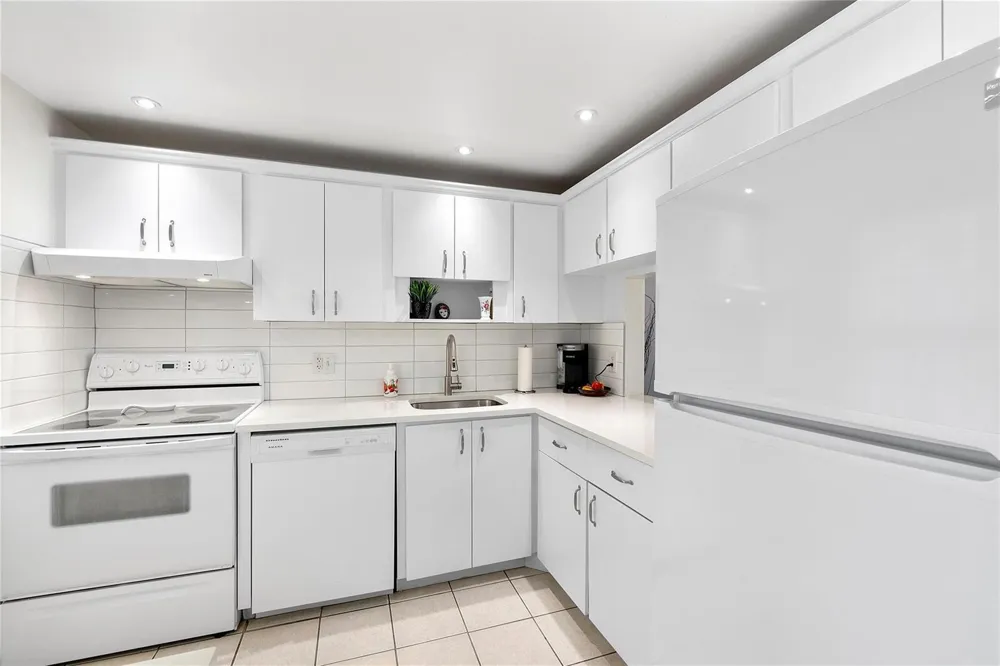 7807 Golf Circle Drive #211 Margate, FL 33063