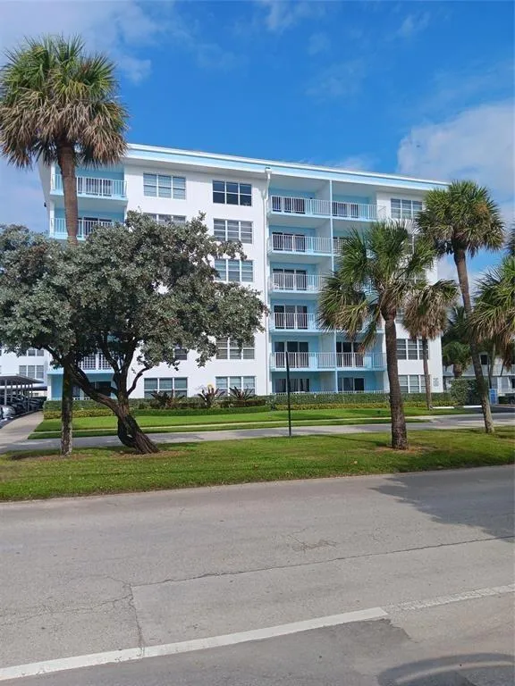 4540 Ocean Drive #210 Lauderdale By The Sea, FL 33308