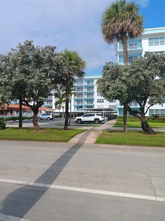 4540 Ocean Drive #210 Lauderdale By The Sea, FL 33308