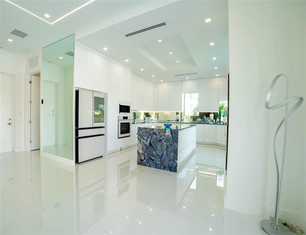 1205 Avocado Isle Fort Lauderdale, FL 33315