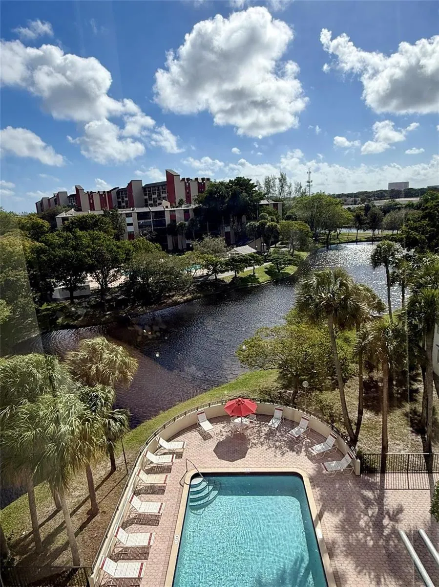 2304 S Cypress Bend Drive #615 Pompano Beach, FL 33069