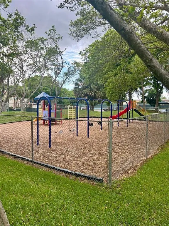 2304 S Cypress Bend Drive #615 Pompano Beach, FL 33069