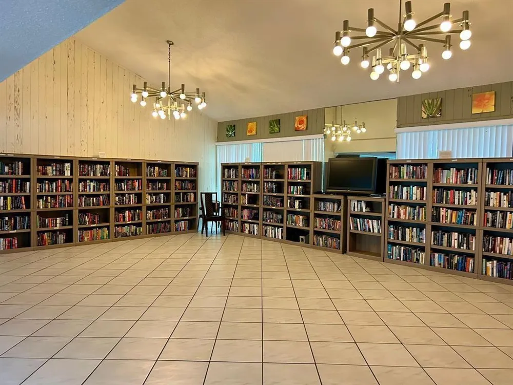 2304 S Cypress Bend Drive #615 Pompano Beach, FL 33069