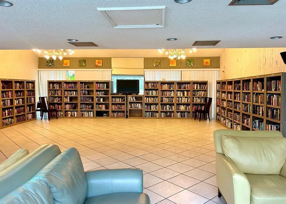 2304 S Cypress Bend Drive #615 Pompano Beach, FL 33069