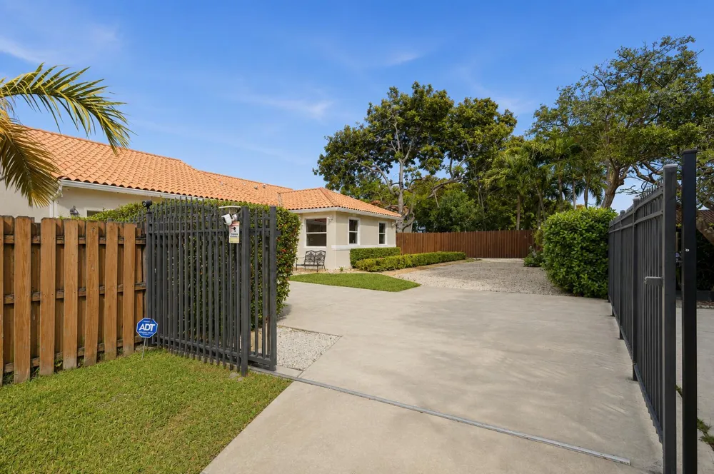 16921 SW 92nd Court Palmetto Bay, FL 33157