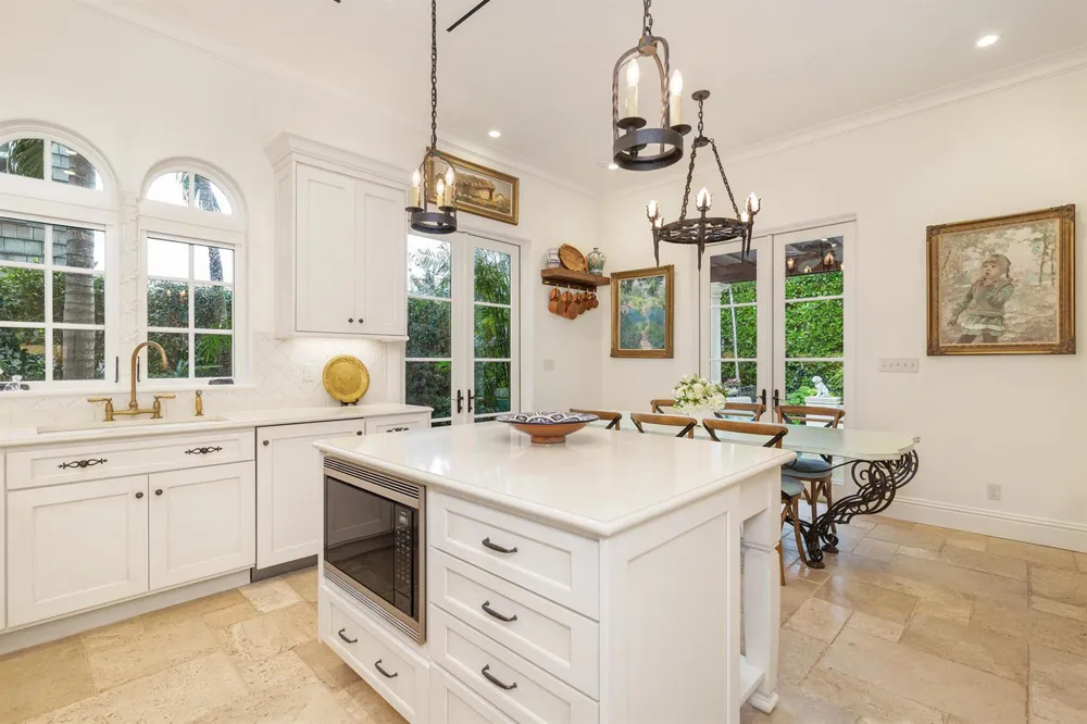 261 Seminole Avenue Palm Beach, FL 33480