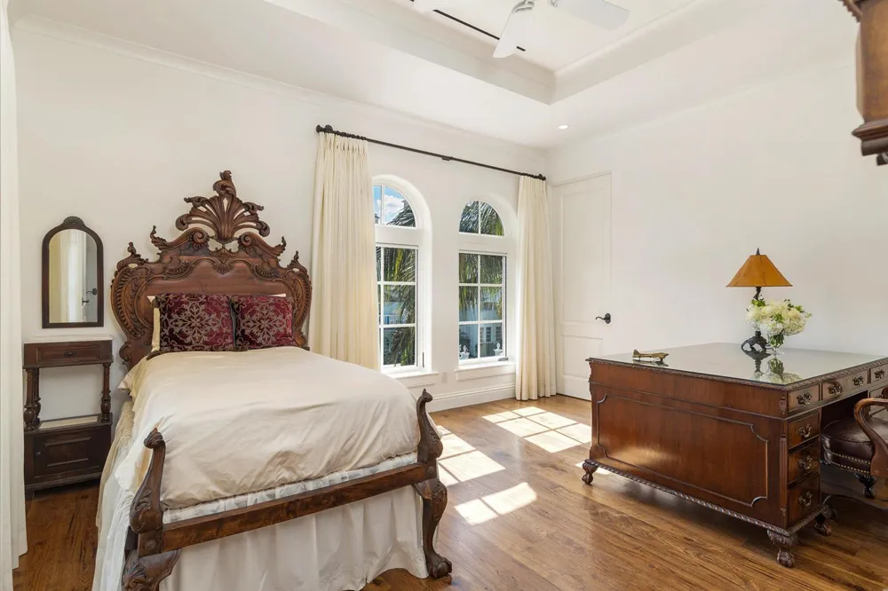 261 Seminole Avenue Palm Beach, FL 33480