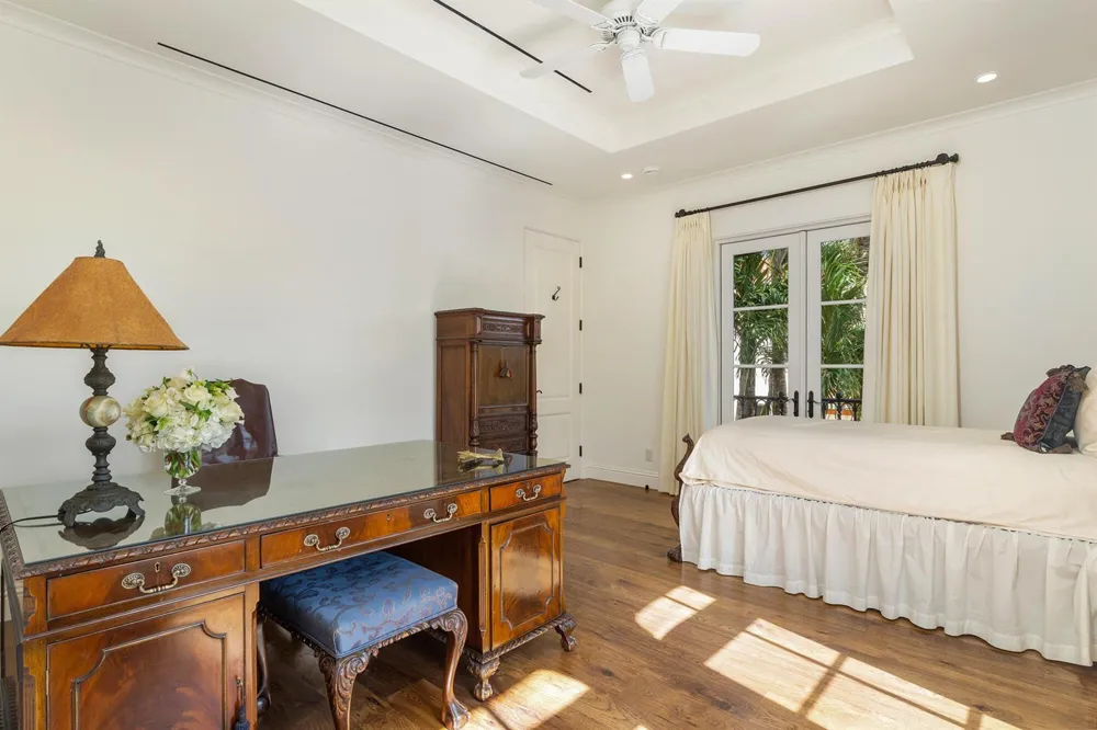 261 Seminole Avenue Palm Beach, FL 33480