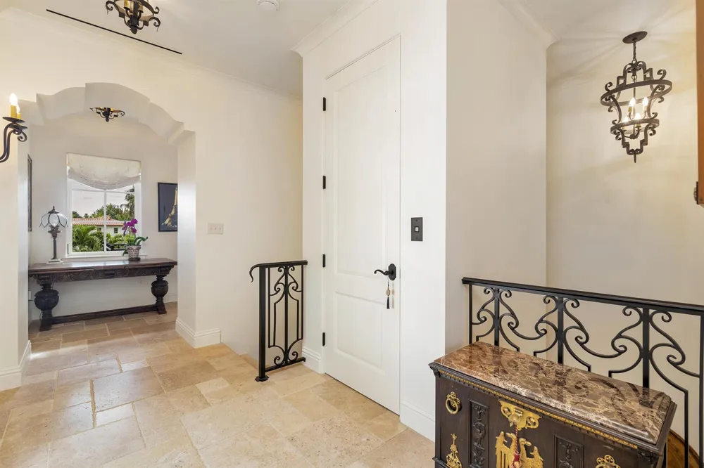 261 Seminole Avenue Palm Beach, FL 33480