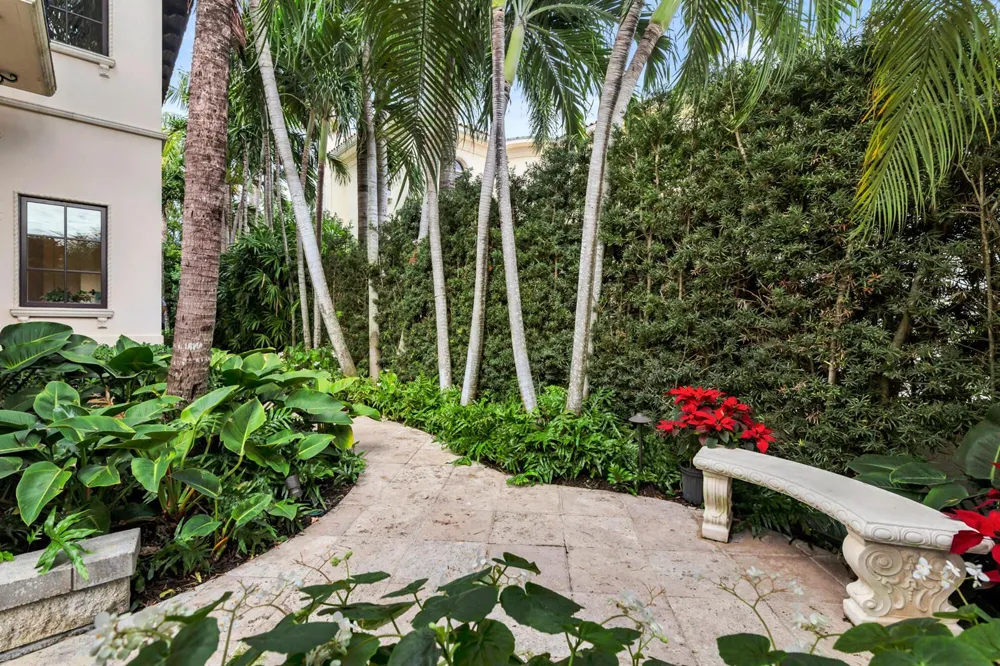 261 Seminole Avenue Palm Beach, FL 33480