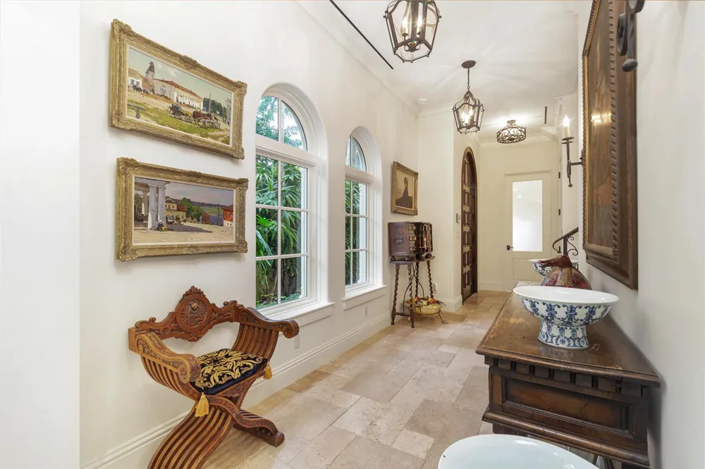 261 Seminole Avenue Palm Beach, FL 33480