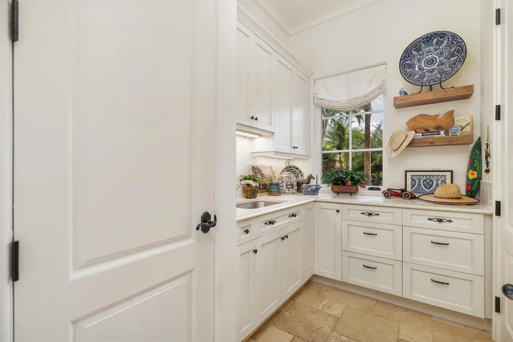 261 Seminole Avenue Palm Beach, FL 33480