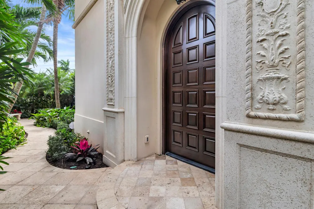 261 Seminole Avenue Palm Beach, FL 33480
