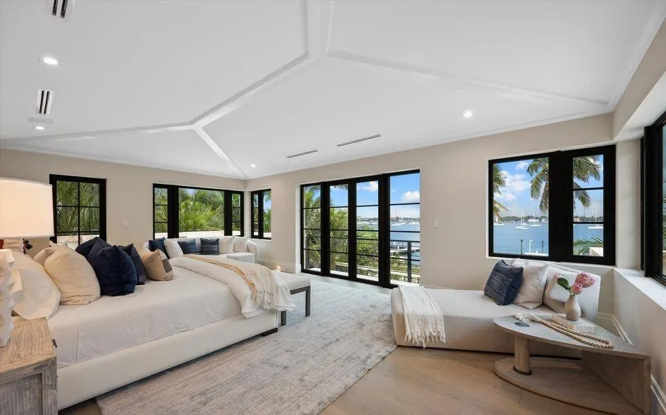 1260 Lake Way Palm Beach, FL 33480