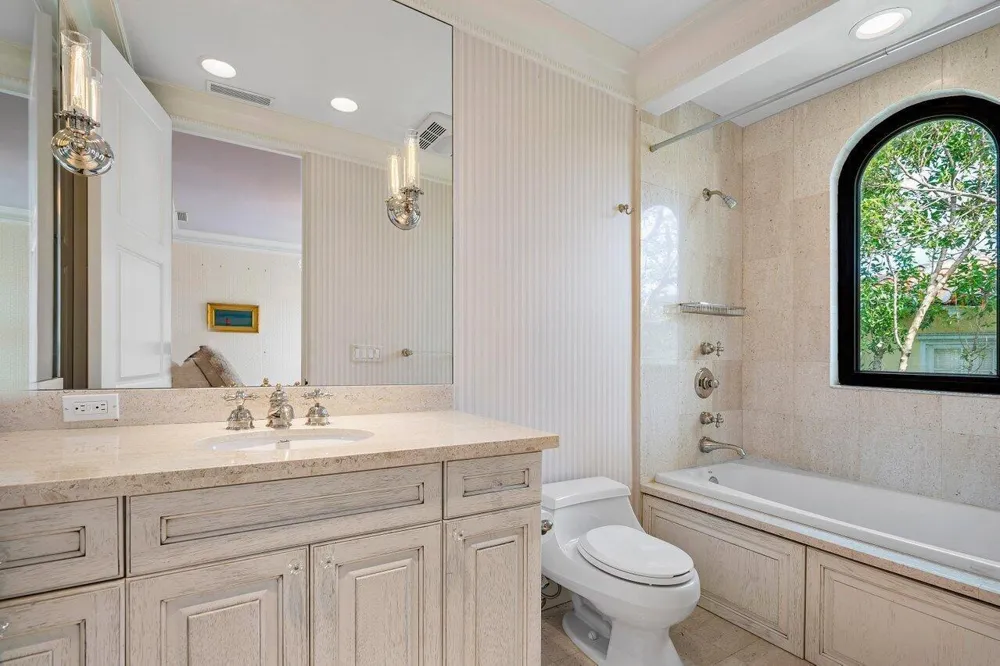 12 Lagomar Road Palm Beach, FL 33480