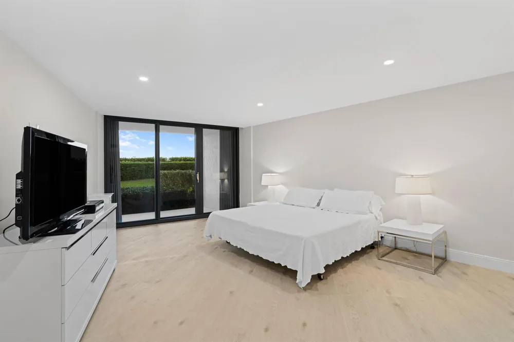 3360 S Ocean Boulevard #1dii Palm Beach, FL 33480