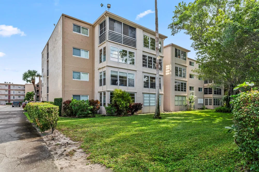 225 Bonnie Boulevard #302 Palm Springs, FL 33461
