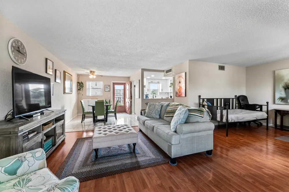 225 Bonnie Boulevard #302 Palm Springs, FL 33461
