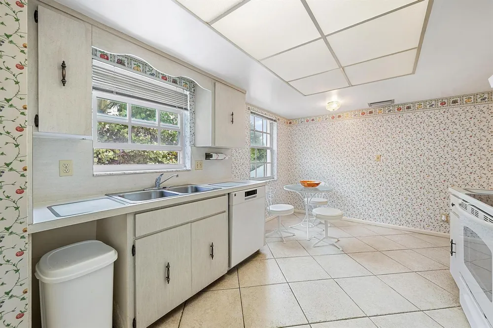 400 S Ocean Boulevard #103a Manalapan, FL 33462