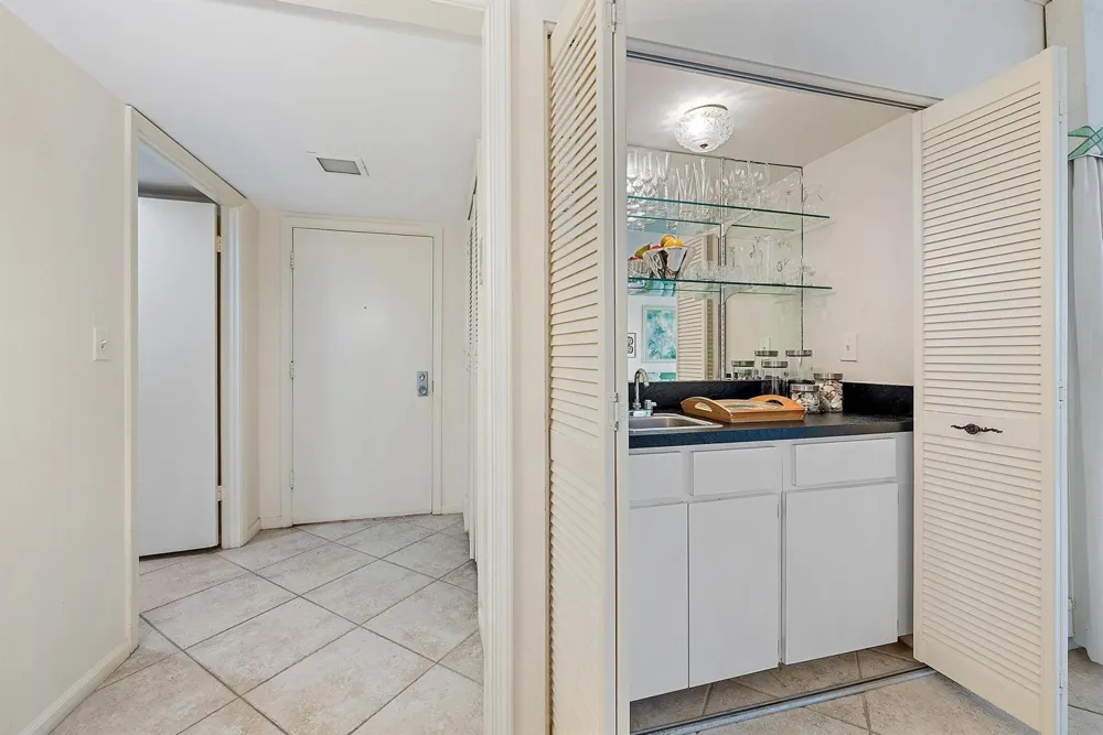 400 S Ocean Boulevard #103a Manalapan, FL 33462
