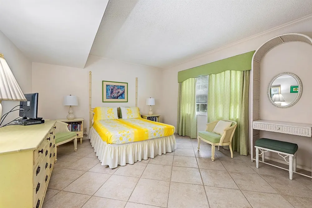 400 S Ocean Boulevard #103a Manalapan, FL 33462