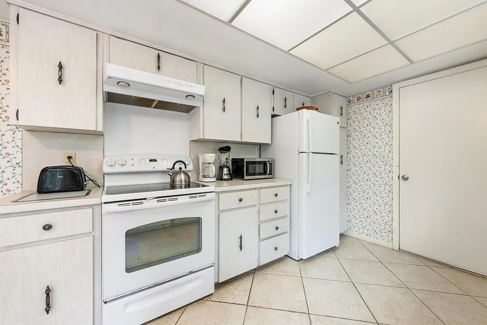 400 S Ocean Boulevard #103a Manalapan, FL 33462