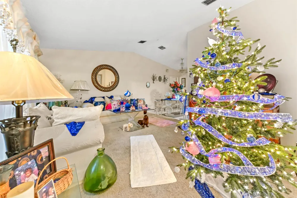 2531 Doral Way Riviera Beach, FL 33407