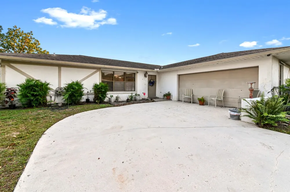 2531 Doral Way Riviera Beach, FL 33407
