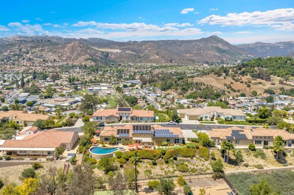 2855 Windstone Glen Escondido, CA 92027