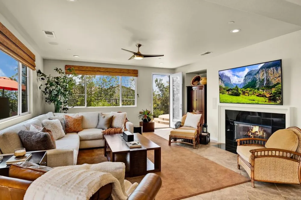 2855 Windstone Glen Escondido, CA 92027