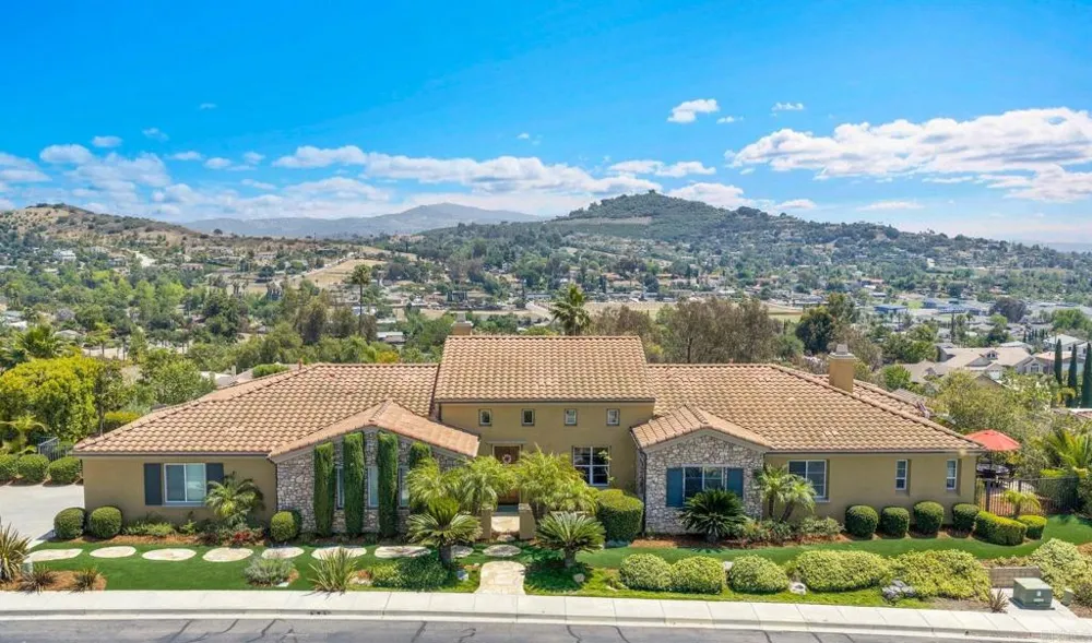 2855 Windstone Glen Escondido, CA 92027