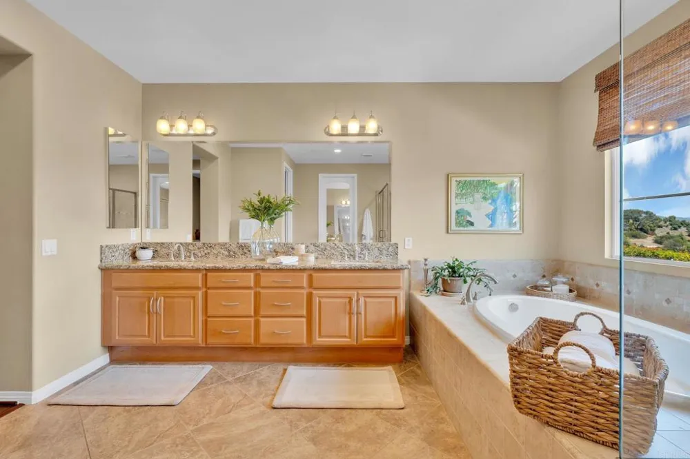 2855 Windstone Glen Escondido, CA 92027