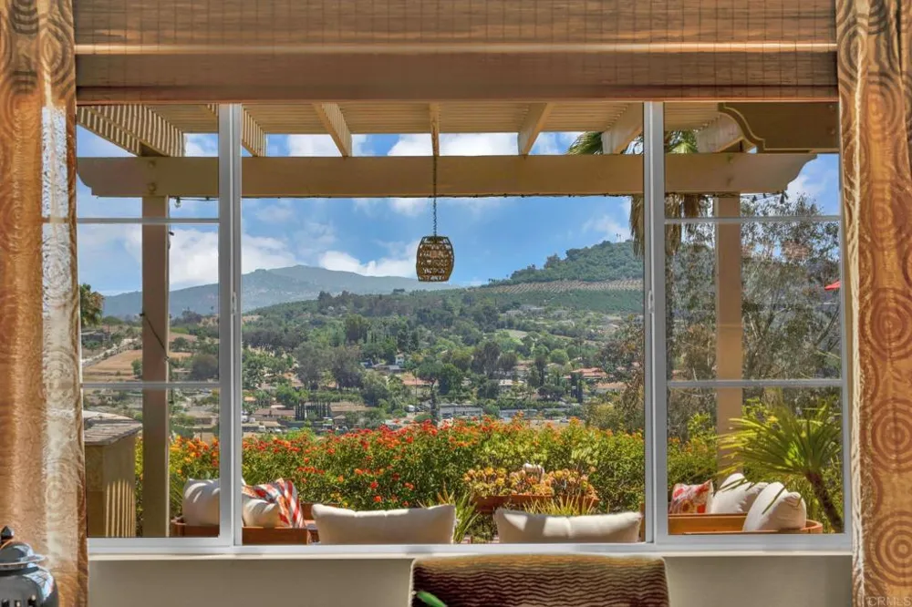2855 Windstone Glen Escondido, CA 92027