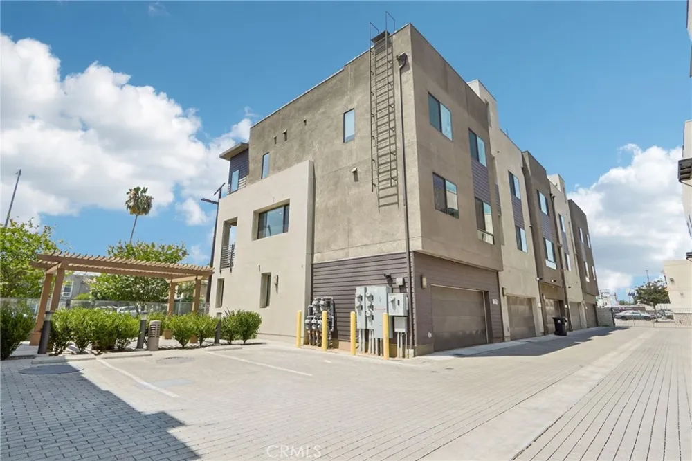 13219 Victory Boulevard Valley Glen, CA 91401