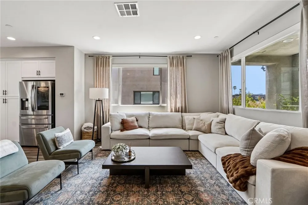 13219 Victory Boulevard Valley Glen, CA 91401
