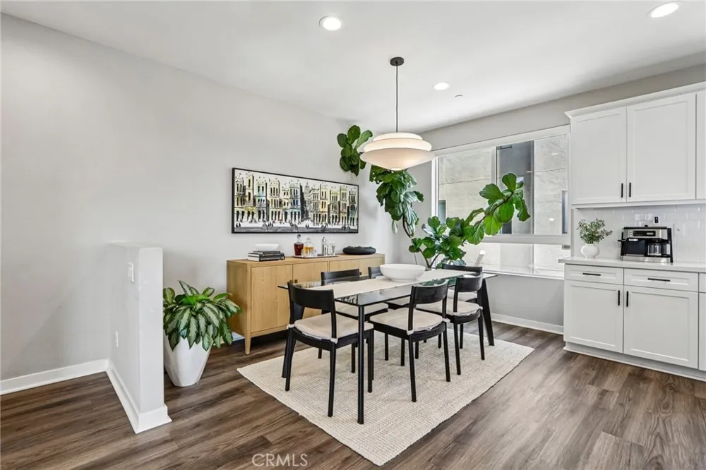 13219 Victory Boulevard Valley Glen, CA 91401