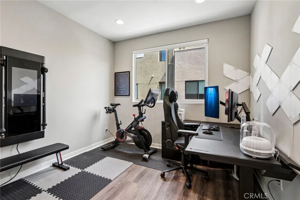 13219 Victory Boulevard Valley Glen, CA 91401