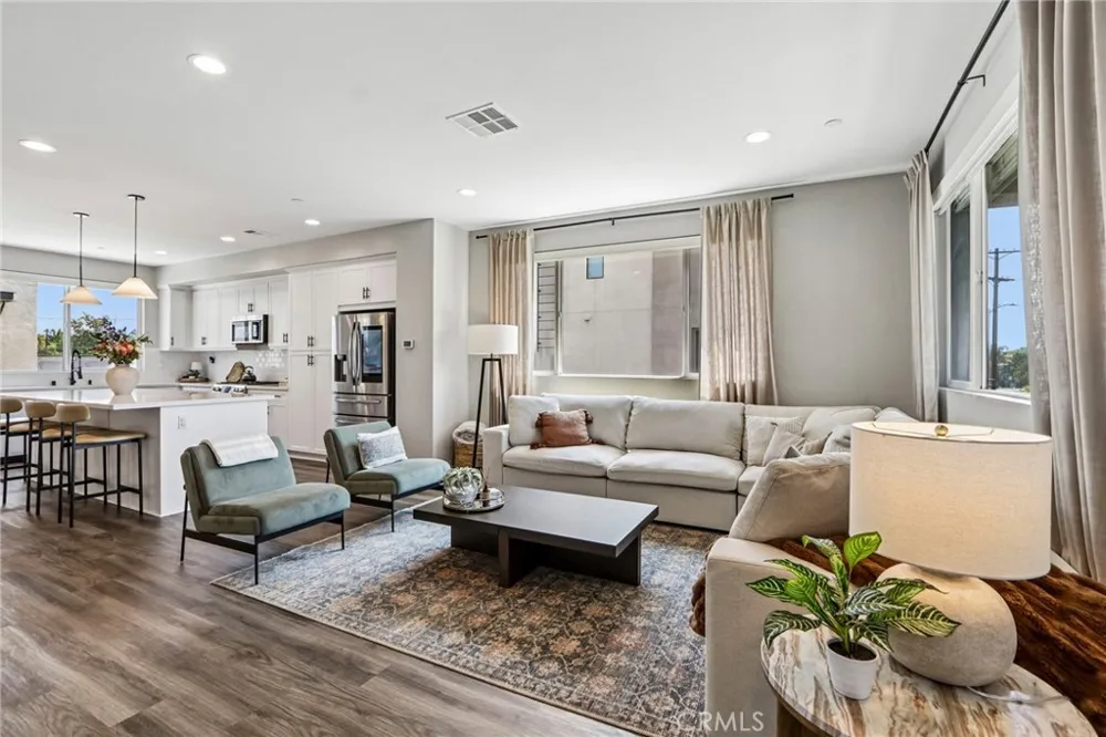 13219 Victory Boulevard Valley Glen, CA 91401