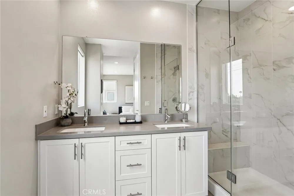 13219 Victory Boulevard Valley Glen, CA 91401